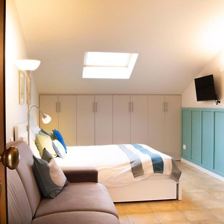 Small Island In Milan Apartment Bagian luar foto