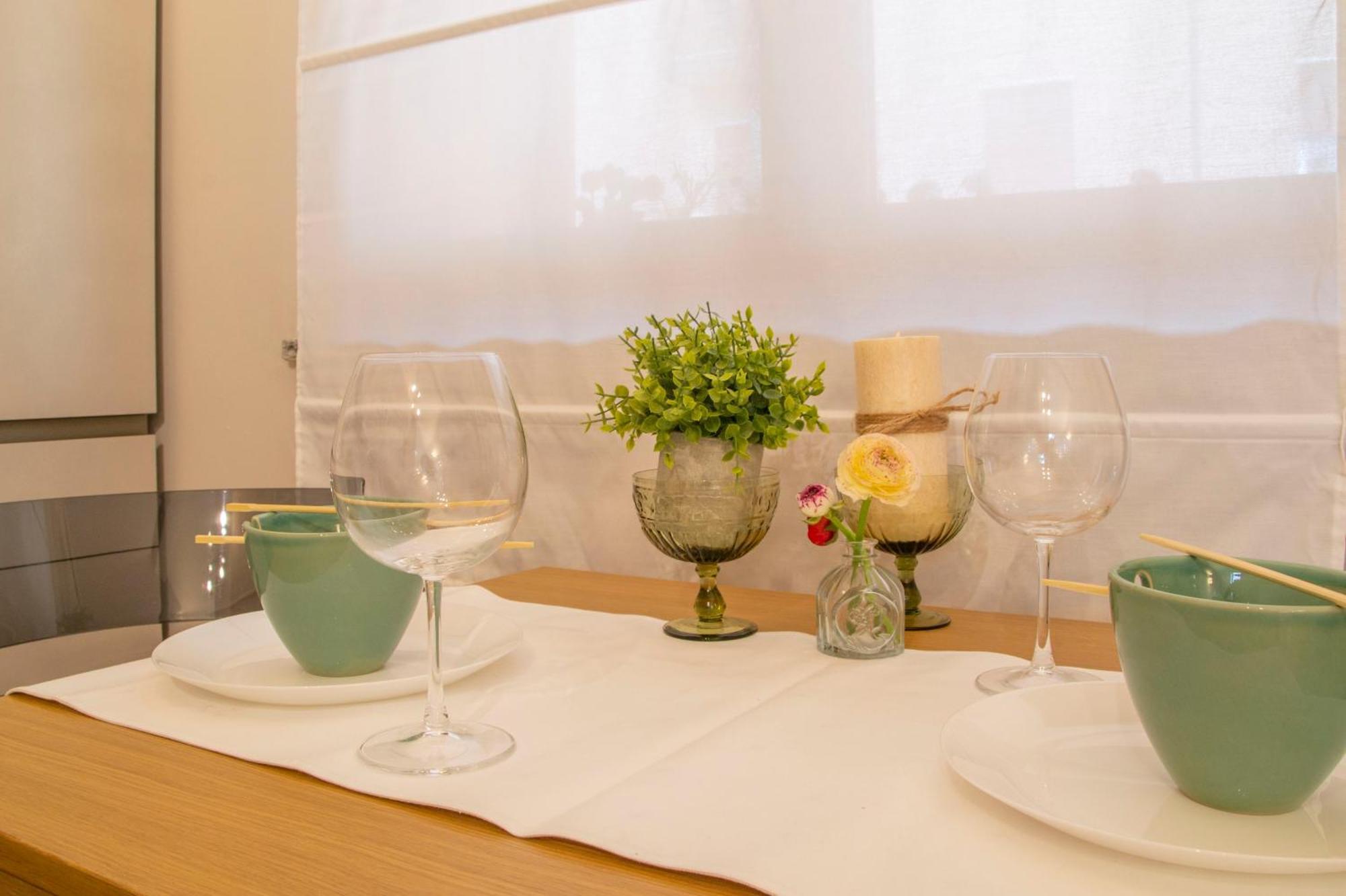 Small Island In Milan Apartment Bagian luar foto