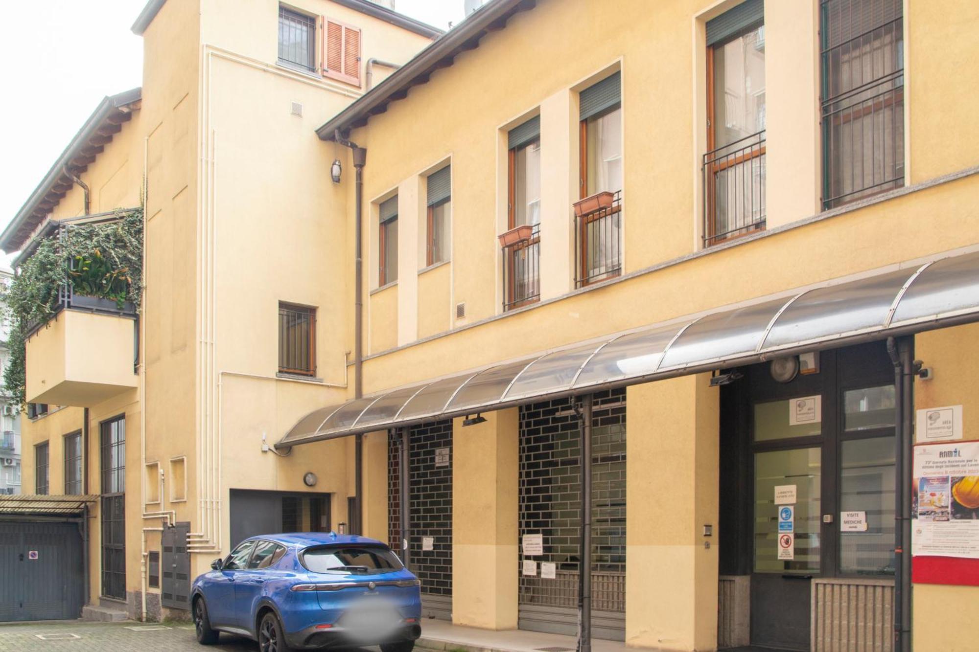 Small Island In Milan Apartment Bagian luar foto